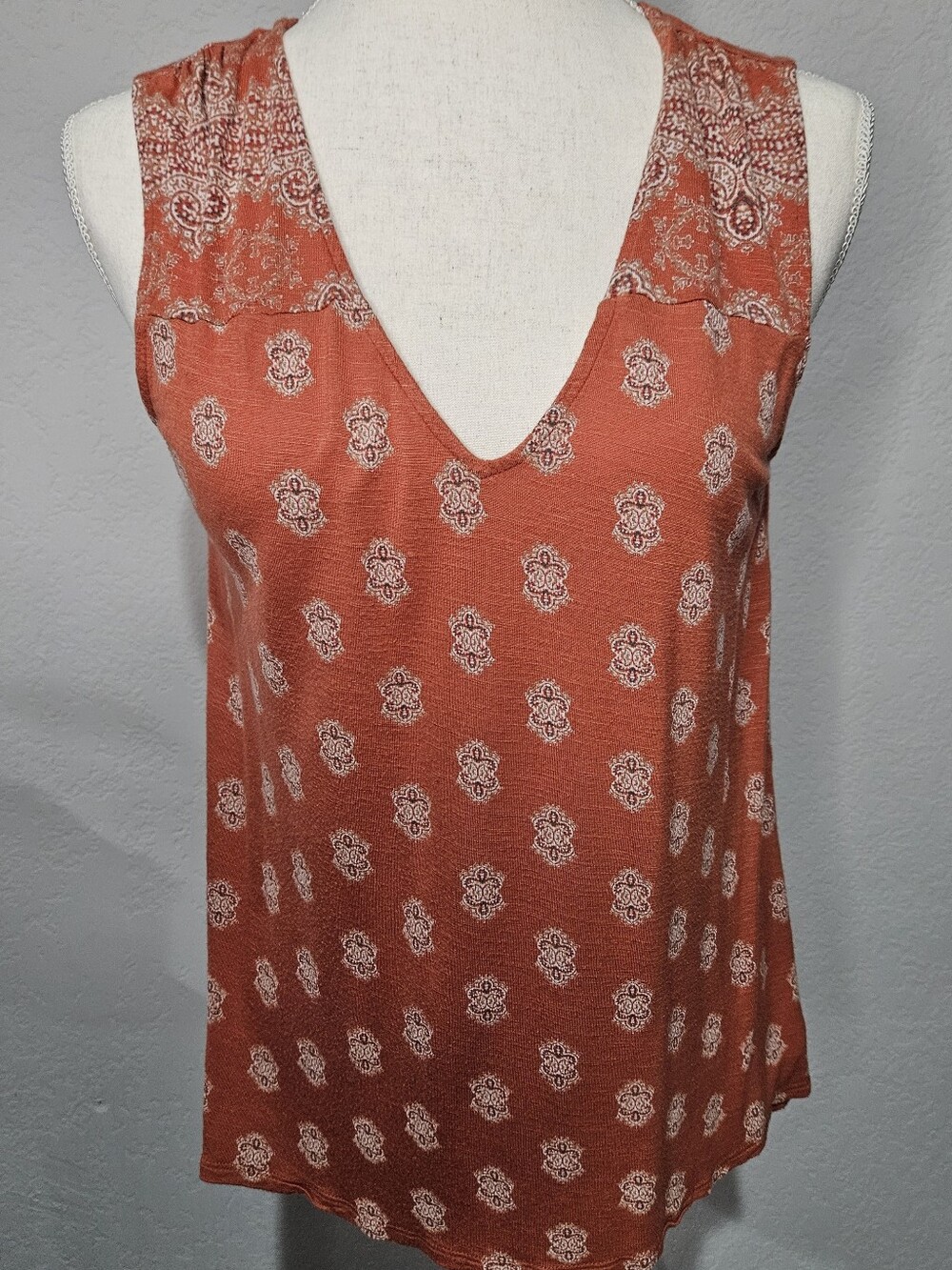 Lucky Brand Rust Bandana-Print V-Neck Tank Medium